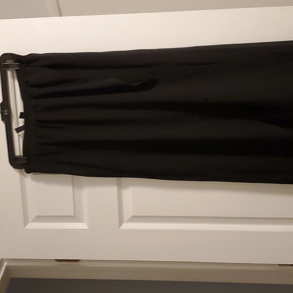 Women long gorgeous  black skirt sz L